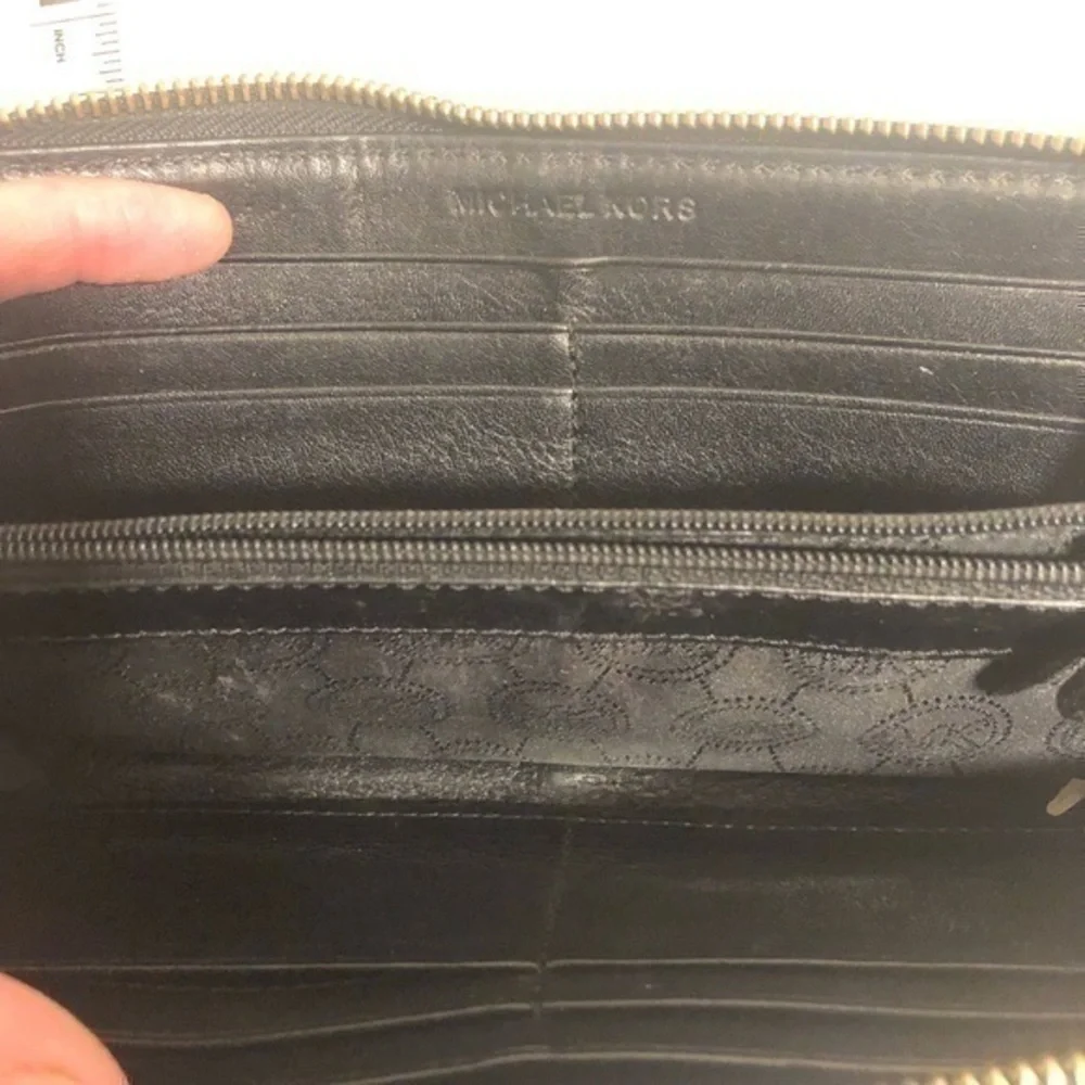 Michael kors signature zipper clutch wallet